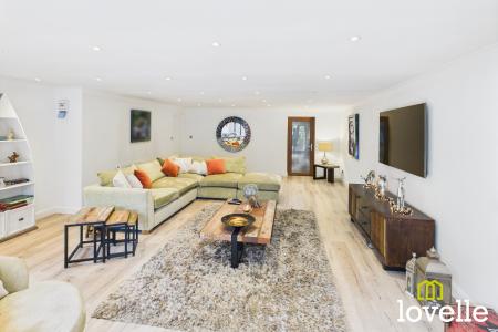 4 bedroom Detached house for sale in New Village Road, Cottingham, East Riding of Yorkshire, HU16