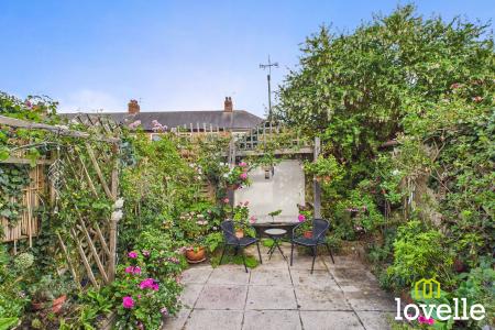 4 bedroom Semi-detached house for sale in Kingtree Avenue, Cottingham, East Riding of Yorkshire, HU16