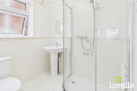 2 bedroom Flat for sale in Green Lane, Cottingham, East Riding of Yorkshire, HU16