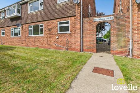 2 bedroom Flat for sale in Green Lane, Cottingham, East Riding of Yorkshire, HU16