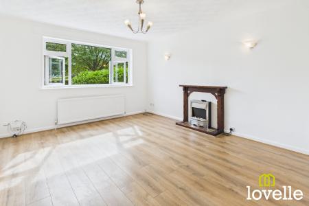 2 bedroom Flat for sale in Greendale Court, Cottingham, East Riding of Yorkshire, HU16