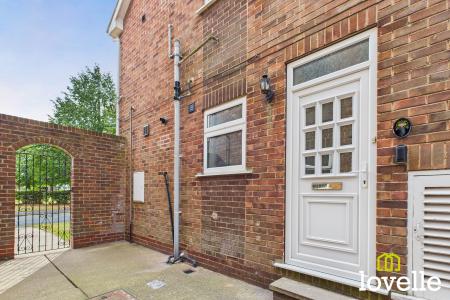 2 bedroom Flat for sale in Greendale Court, Cottingham, East Riding of Yorkshire, HU16