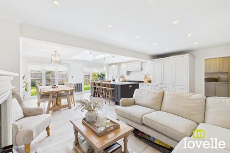 4 bedroom Detached house for sale in Cherry Avenue, Hessle, East Riding of Yorkshire, HU13