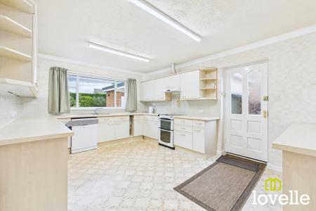 3 bedroom Detached bungalow for sale in Brantingham Close, Cottingham, East Riding of Yorkshire, HU16