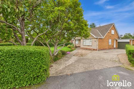 3 bedroom Detached bungalow for sale in Brantingham Close, Cottingham, East Riding of Yorkshire, HU16