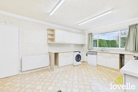 3 bedroom Detached bungalow for sale in Brantingham Close, Cottingham, East Riding of Yorkshire, HU16