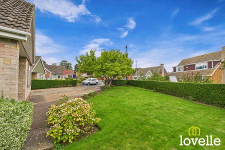 3 bedroom Detached bungalow for sale in Brantingham Close, Cottingham, East Riding of Yorkshire, HU16
