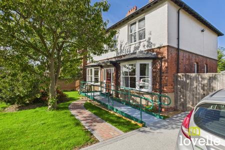 4 bedroom Detached house for sale in North Moor Lane, Cottingham, East Riding of Yorkshire, HU16
