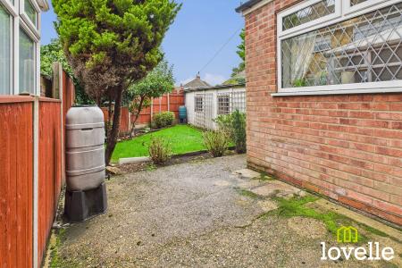 3 bedroom Semi-detached house for sale in Oakdale Avenue, Willerby, East Riding of Yorkshire, HU10