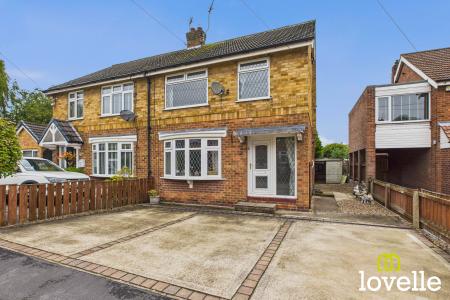 3 bedroom Semi-detached house for sale in Oakdale Avenue, Willerby, East Riding of Yorkshire, HU10