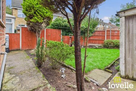 3 bedroom Semi-detached house for sale in Oakdale Avenue, Willerby, East Riding of Yorkshire, HU10