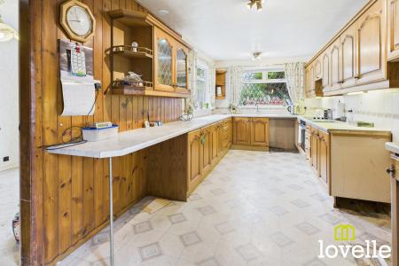 3 bedroom Semi-detached house for sale in Oakdale Avenue, Willerby, East Riding of Yorkshire, HU10