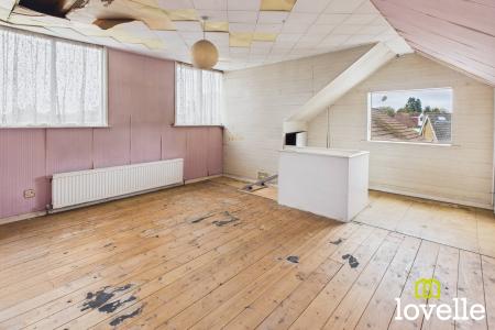3 bedroom Semi-detached house for sale in Oakdale Avenue, Willerby, East Riding of Yorkshire, HU10