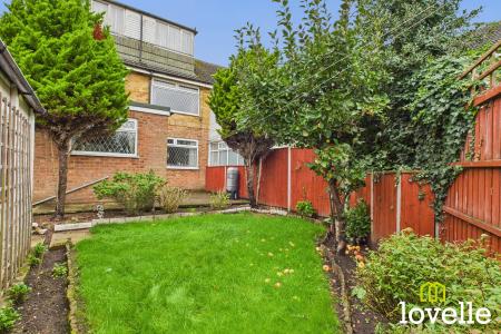 3 bedroom Semi-detached house for sale in Oakdale Avenue, Willerby, East Riding of Yorkshire, HU10