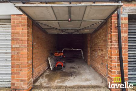 3 bedroom Semi-detached house for sale in Oakdale Avenue, Willerby, East Riding of Yorkshire, HU10