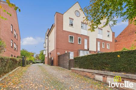 2 bedroom Flat for sale in South Lane, Hessle, East Riding of Yorkshire, HU13