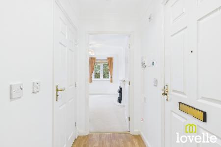 1 bedroom Flat for sale in Shardeloes Court Kingtree Avenue, Cottingham, East Riding of Yorkshire, HU16