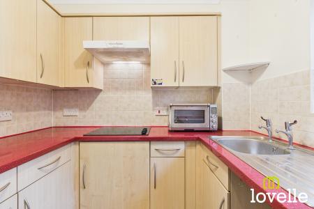 1 bedroom Flat for sale in Shardeloes Court Kingtree Avenue, Cottingham, East Riding of Yorkshire, HU16