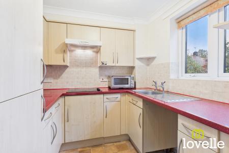 1 bedroom Flat for sale in Shardeloes Court Kingtree Avenue, Cottingham, East Riding of Yorkshire, HU16