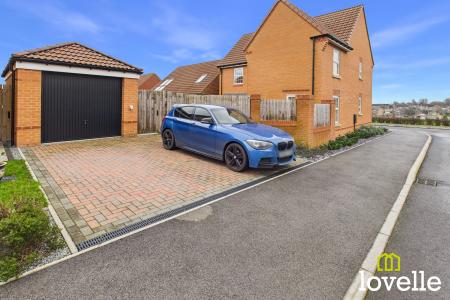 4 bedroom Detached house for sale in Radcliffe Grove, Cottingham, HU16