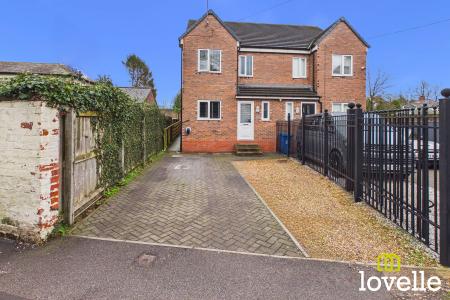 4 bedroom Town house for sale in Inglemire Lane, Cottingham, East Riding of Yorkshire, HU16