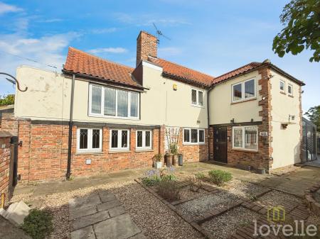 3 bedroom Detached house for sale in Chapel Lane, Morton, DN21