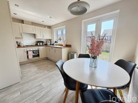 3 bedroom Semi-detached house for sale in Foxby Mews, Gainsborough, DN21