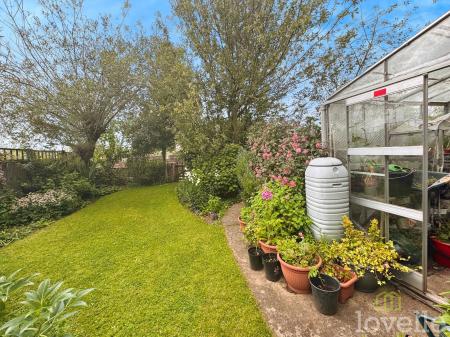 4 bedroom Detached house for sale in Front Street, East Stockwith, DN21