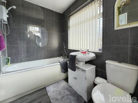 3 bedroom Semi-detached house for sale in High Street, Walkeringham, DN10