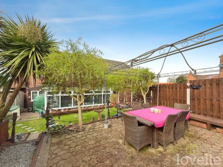 3 bedroom Semi-detached house for sale in High Street, Walkeringham, DN10