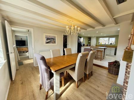 3 bedroom Detached house for sale in High Street. Kexby, Gainsborough, DN21