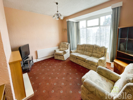 3 bedroom Semi-detached house for sale in Lea Road, Gainsborough, DN21