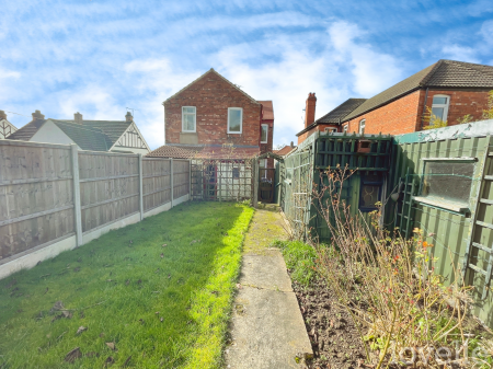 3 bedroom Semi-detached house for sale in Lea Road, Gainsborough, DN21