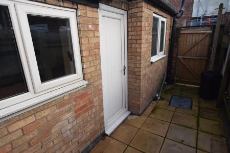 2 bedroom Terraced House for sale in Linden Terrace, Gainsborough, DN21