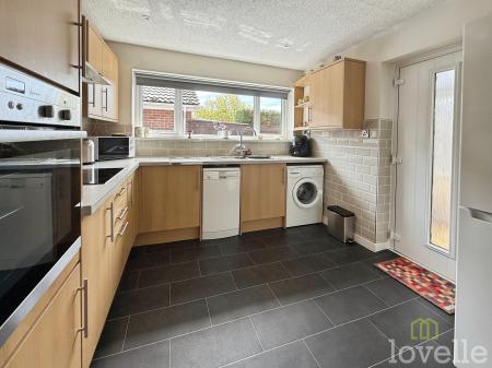 2 bedroom Detached bungalow for sale in Marlow Road, Gainsborough, DN21