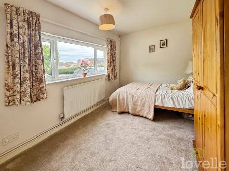 2 bedroom Detached bungalow for sale in Marlow Road, Gainsborough, DN21