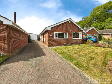 2 bedroom Detached bungalow for sale in Marlow Road, Gainsborough, DN21