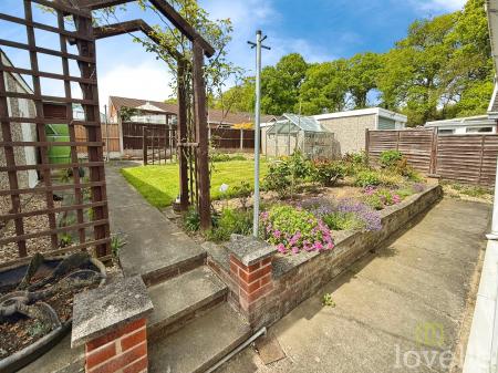 2 bedroom Detached bungalow for sale in Marlow Road, Gainsborough, DN21