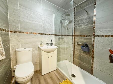 4 bedroom End of terrace house for sale in Minden Place, Hemswell Cliff, DN21