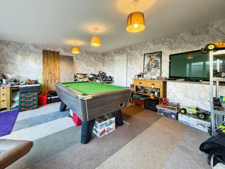 4 bedroom End of terrace house for sale in Minden Place, Hemswell Cliff, DN21