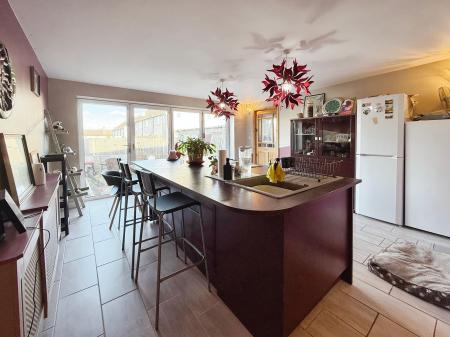 4 bedroom End of terrace house for sale in Minden Place, Hemswell Cliff, DN21