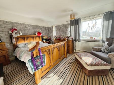 4 bedroom End of terrace house for sale in Minden Place, Hemswell Cliff, DN21