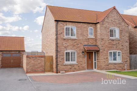 4 bedroom Detached house for sale in Owens View, Blyton, DN21