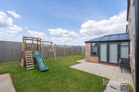 4 bedroom Detached house for sale in Owens View, Blyton, DN21