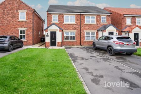 3 bedroom Semi-detached house for sale in Parkside Way, Gainsborough, DN21