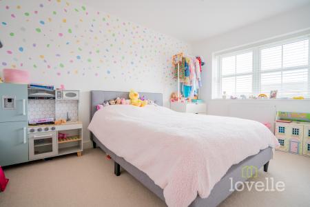 3 bedroom Semi-detached house for sale in Parkside Way, Gainsborough, DN21