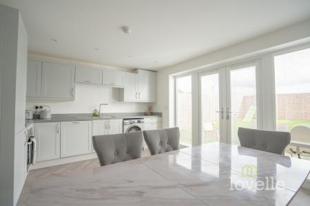 3 bedroom Semi-detached house for sale in Parkside Way, Gainsborough, DN21