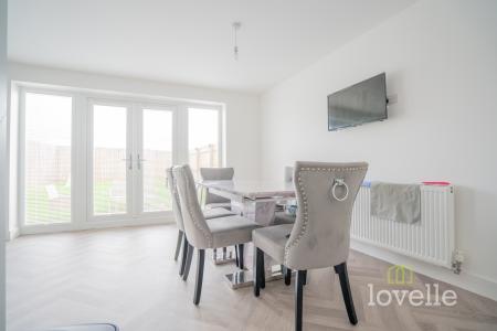 3 bedroom Semi-detached house for sale in Parkside Way, Gainsborough, DN21