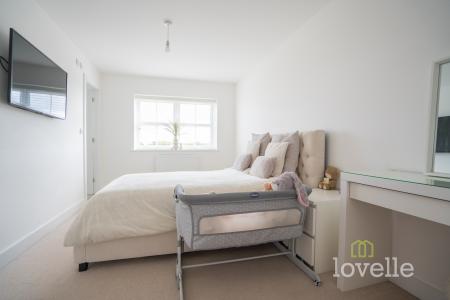 3 bedroom Semi-detached house for sale in Parkside Way, Gainsborough, DN21