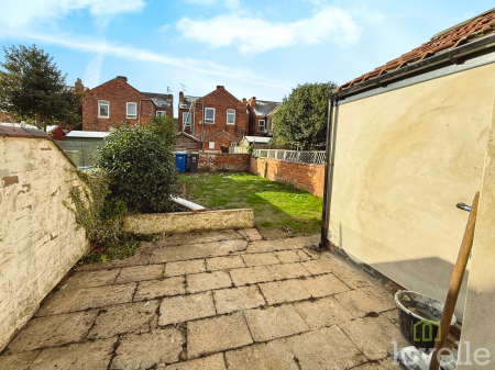 3 bedroom Semi-detached house for sale in Ropery Road, Gainsborough, DN21